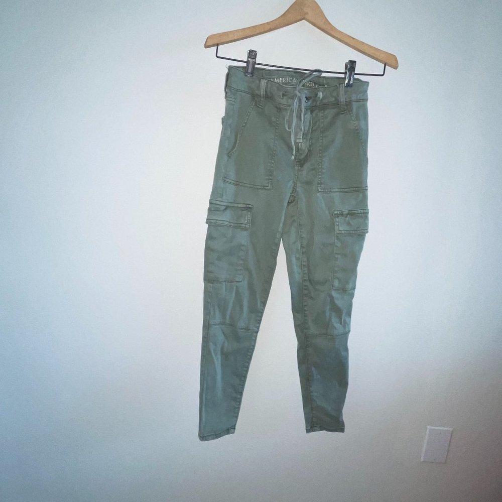 American Eagle green cargo skinny pants
